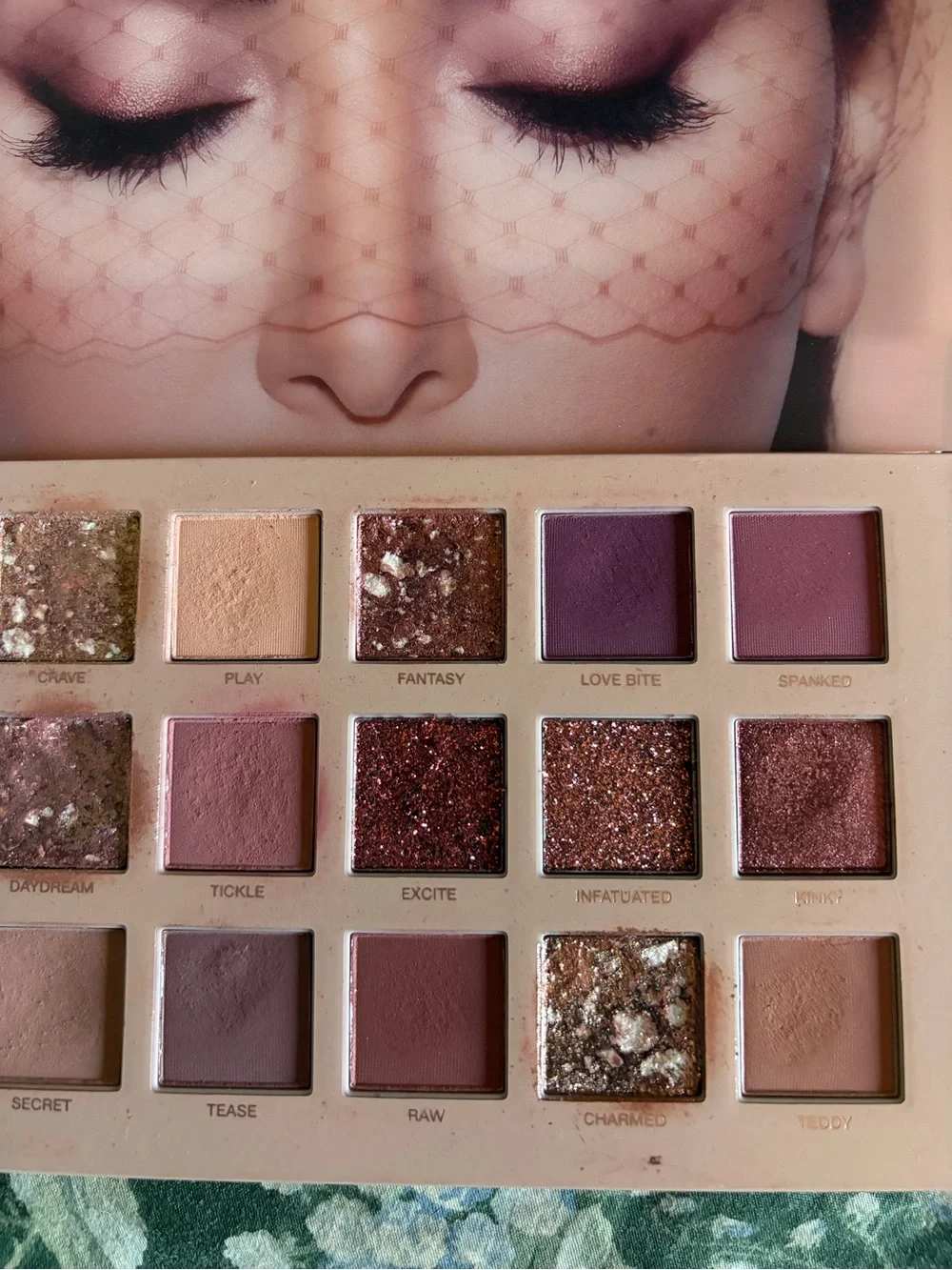 HUDA BEAUTY nude palette, gently used excellent pigment with box